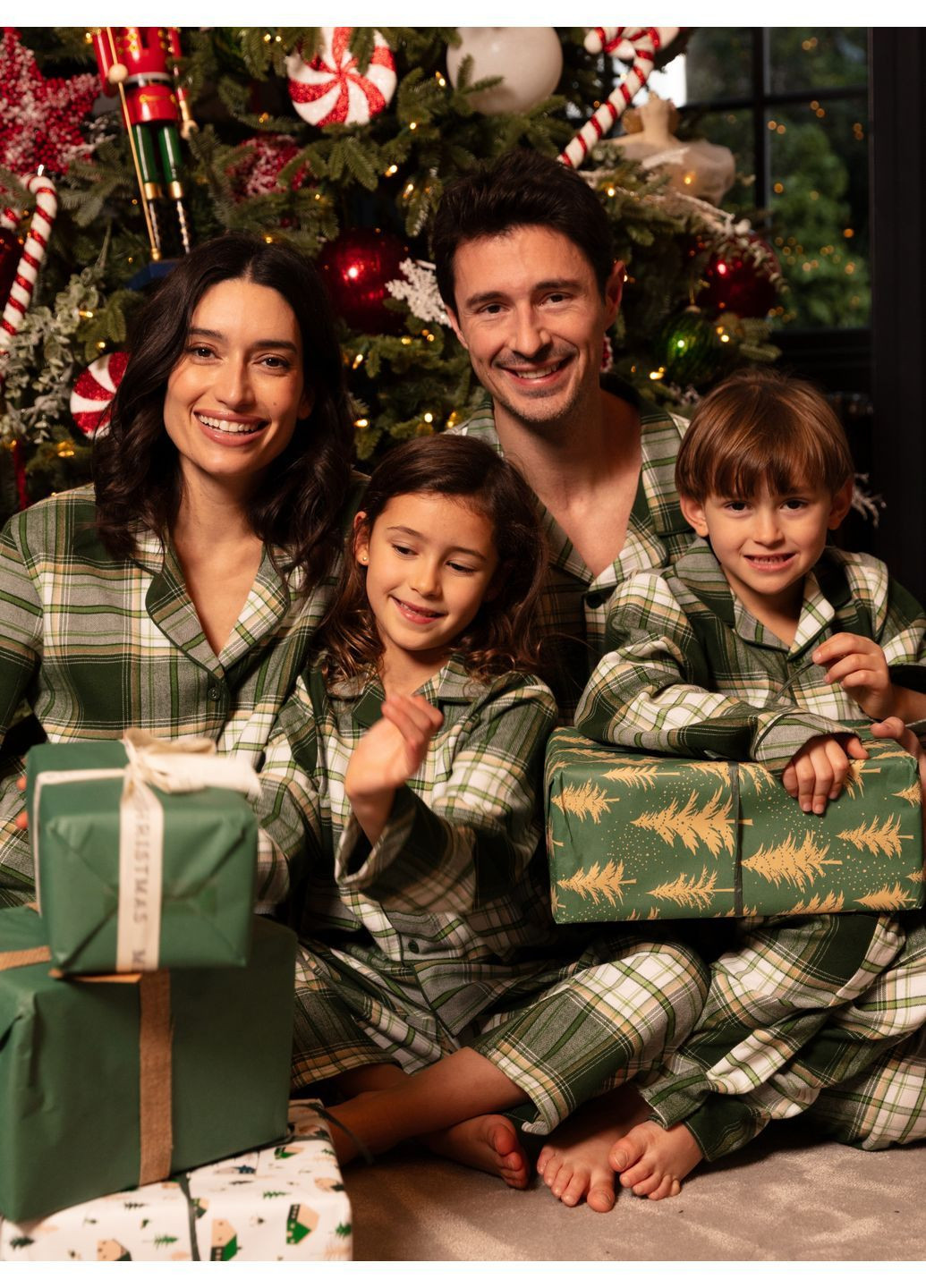 Зеленая зимняя пижама детская унисекс 3169fer – праздничная новогодняя коллекция family look футболка + брюки Cyberjammies Fern