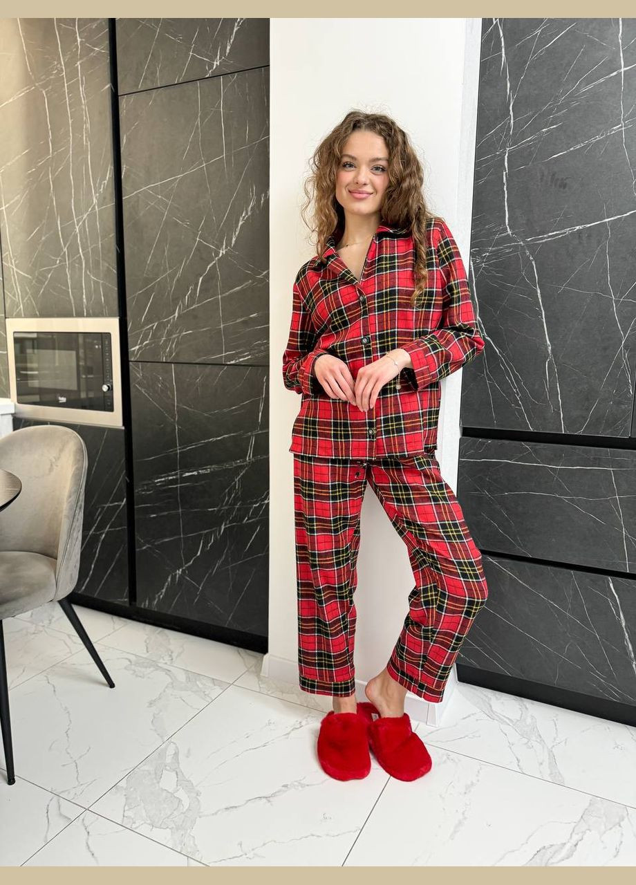 Алая уютная красивая пижама красного цвета в клетку No Brand