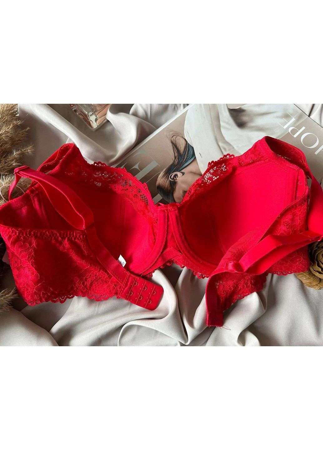 Красный бюстгальтер кружевной красный с тонким поролоном Lanny Mode