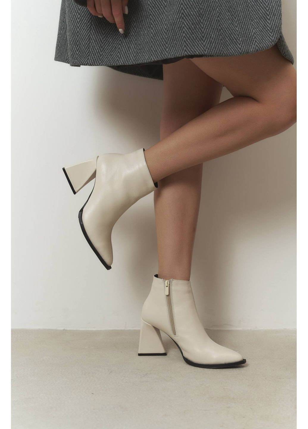 Світло-бежеві демісезонна стильні жіночі ботильйони No Brand