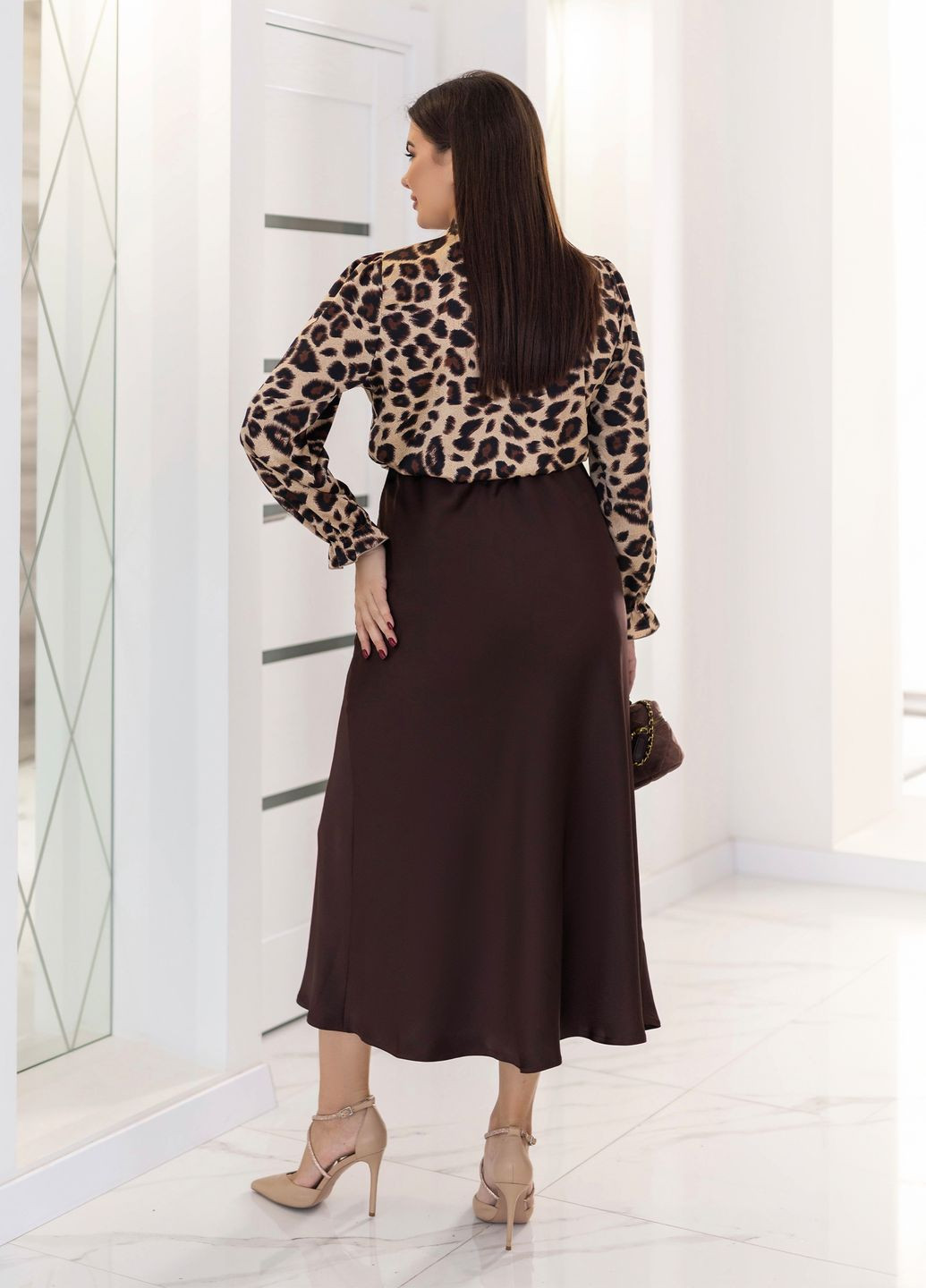 Коричневая офисная, коктейльный, вечерний однотонная атласная юбка No Brand колокол