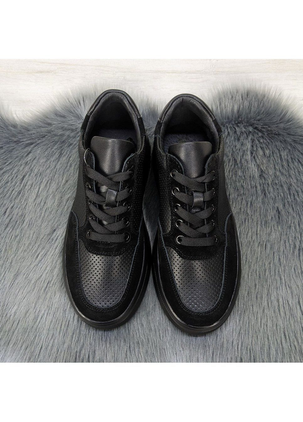 Чорні осінні кросівки жіночі шкіряні з перфорацією Hengji