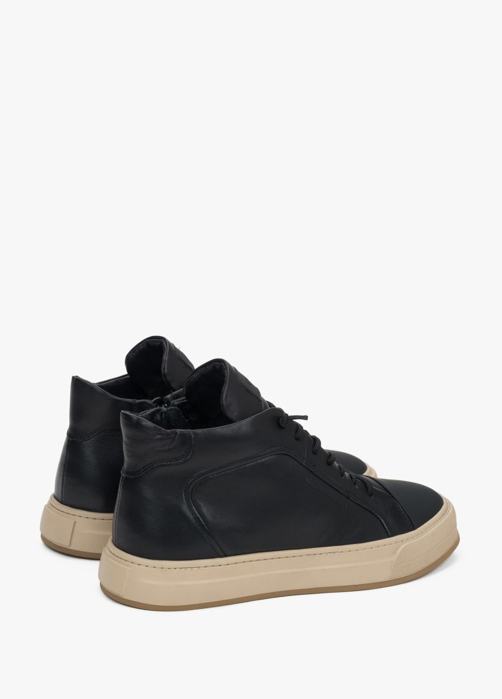 Черные зимние ботинки, цвет черный Estro