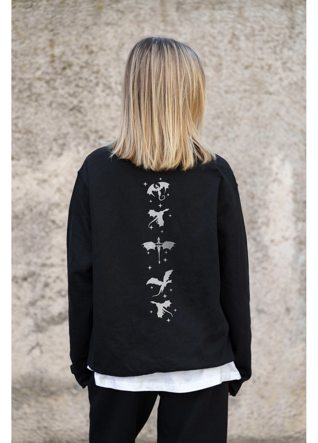 Черный женский утепленный оверсайз свитшот на флисе с принтом четвертое крыло Without однотонный без декора (361680370)