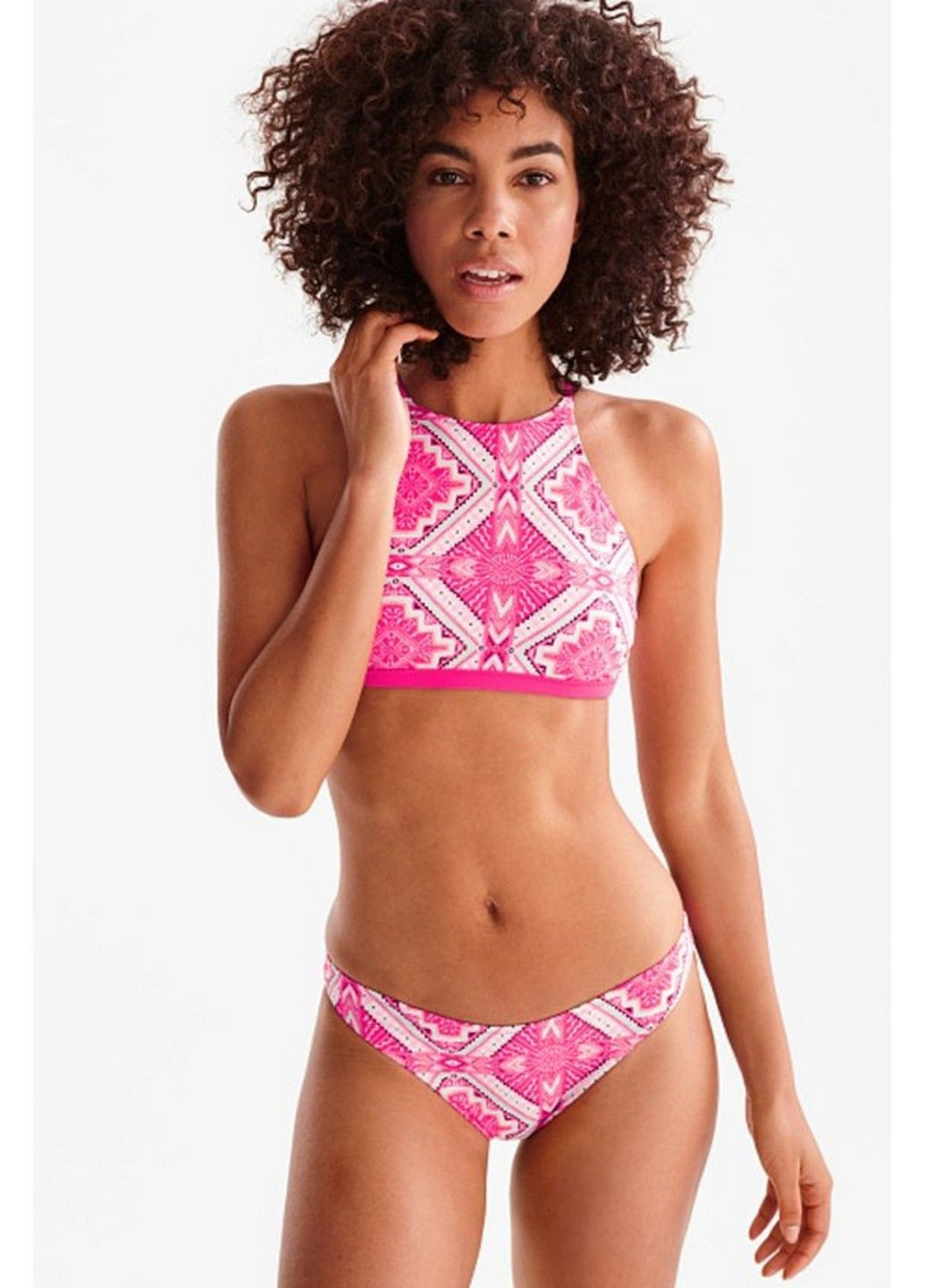 Розовые купальные плавки с абстрактным узором C&A