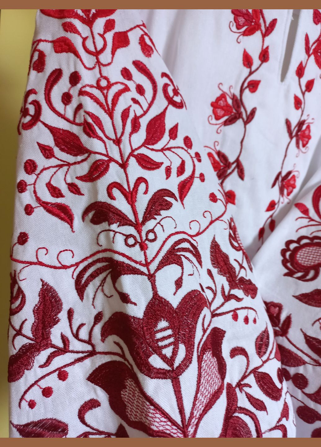 Біла вишиванка жіноча лляна біла з червоним орнаментом вільна, пряма льон (314770965)