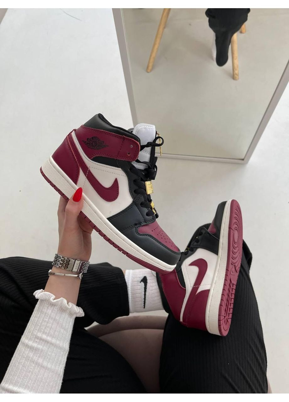 КРОСІВКИ ЖІНОЧІ NIKE AIR JORDAN 1 RETRO RED BLACK WHITE НАЙК АІР ДЖОРДАН No Brand чорні демісезони (368862506)