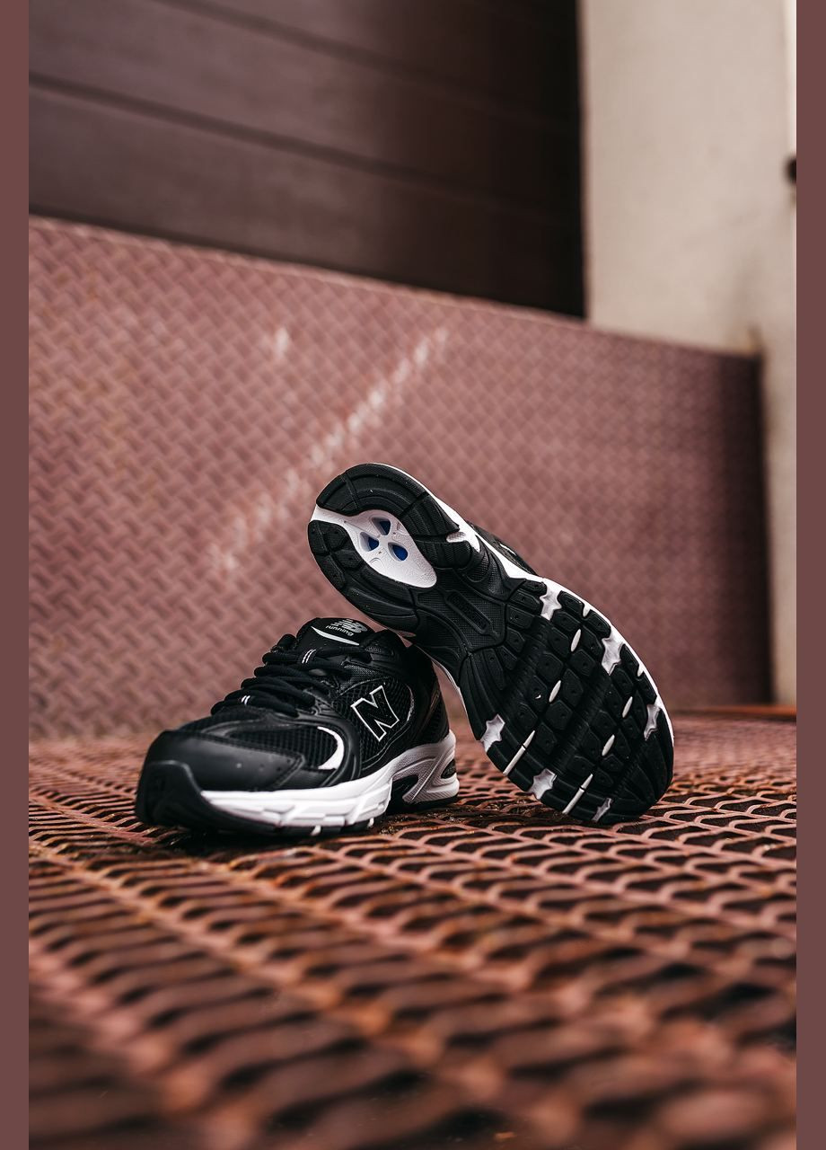 Черно-белые кроссовки унисекс New Balance 530