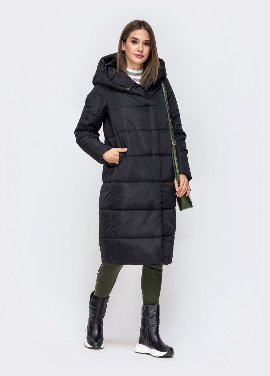 Черная зимняя длинная куртка прямого кроя с вшитым капюшоном чёрная Dressa