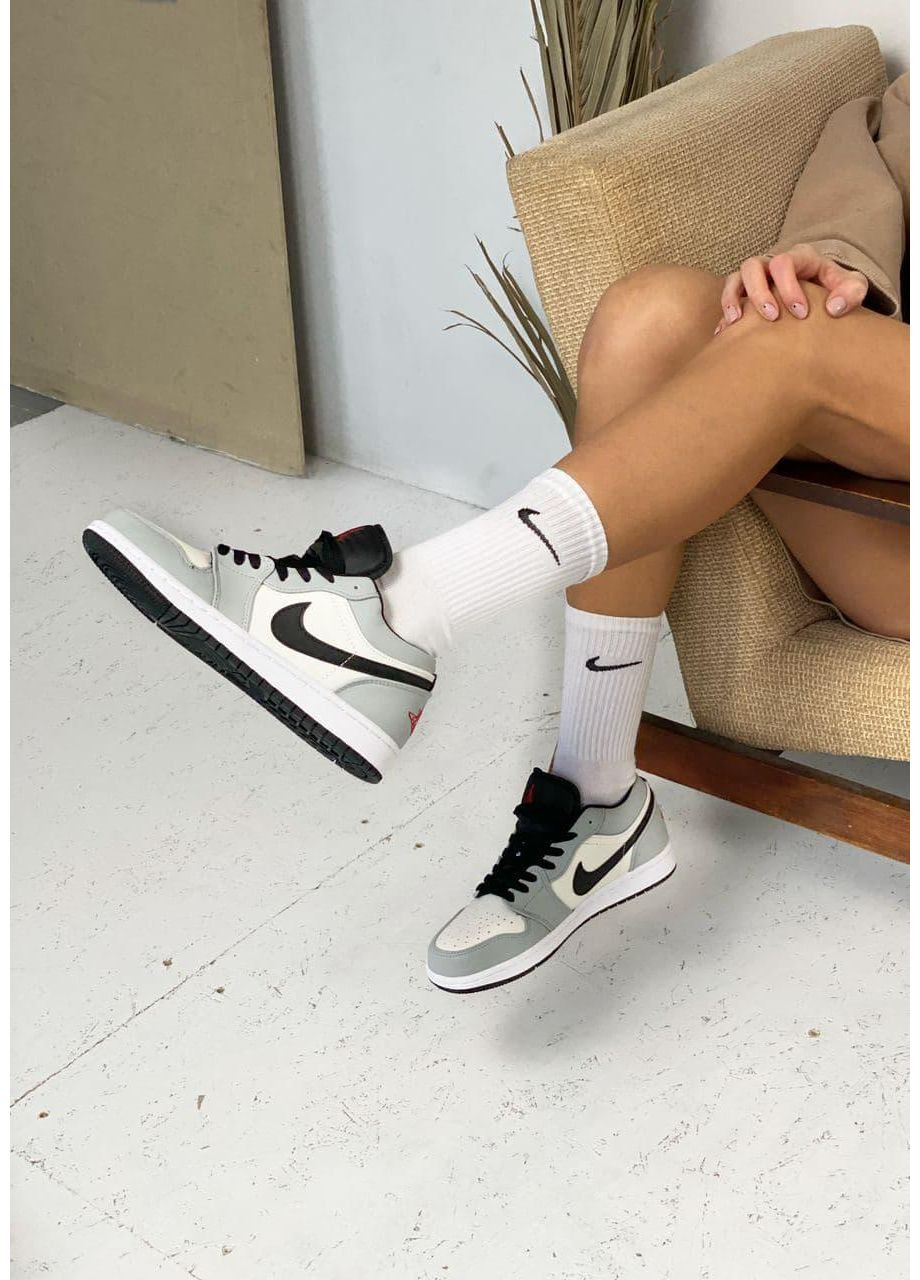 КРОСІВКИ ЖІНОЧІ NIKE AIR JORDAN RETRO 1 LOW GREY WHITE BLACK 1 НАЙК АІР ДЖОРДАН No Brand сірі демісезони (367174356)