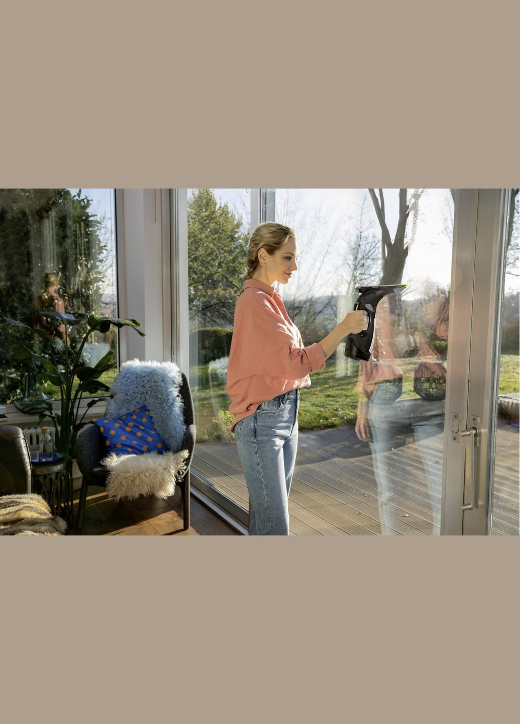 Пилосос віконний WV 5 Plus, вода -0.1л, автон. робота до 35хв, вага-0.7кг, чорний KARCHER (330032562)