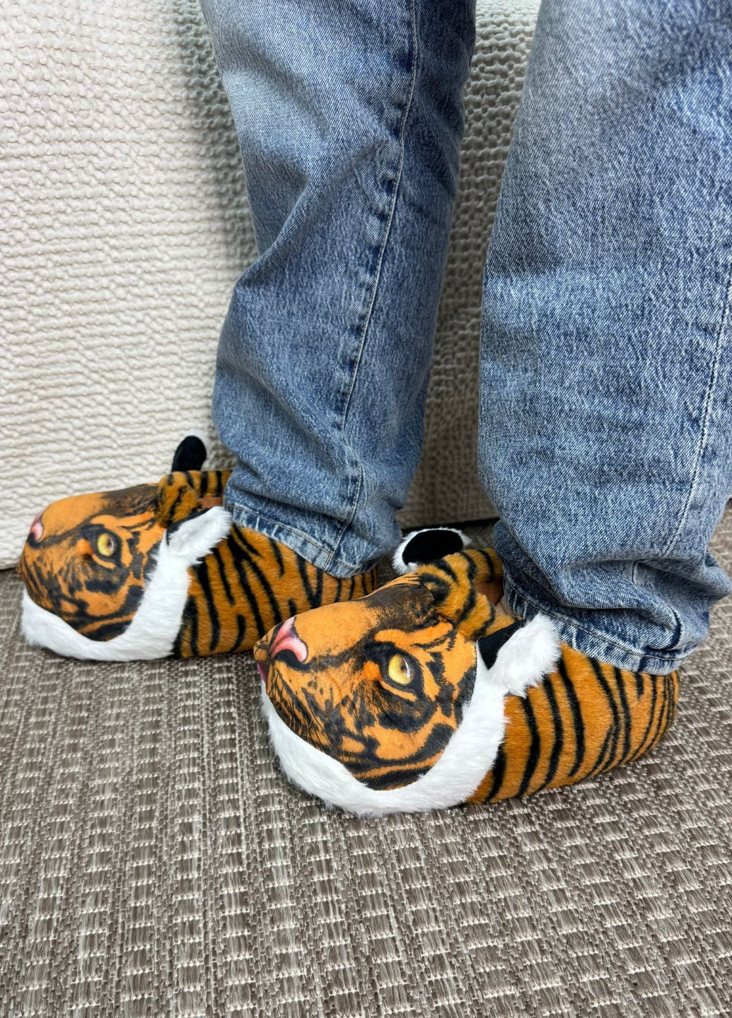 Оранжевые плюшевые тапочки тигр рыжий для мужчин с антискользящей подошвой My Kigu