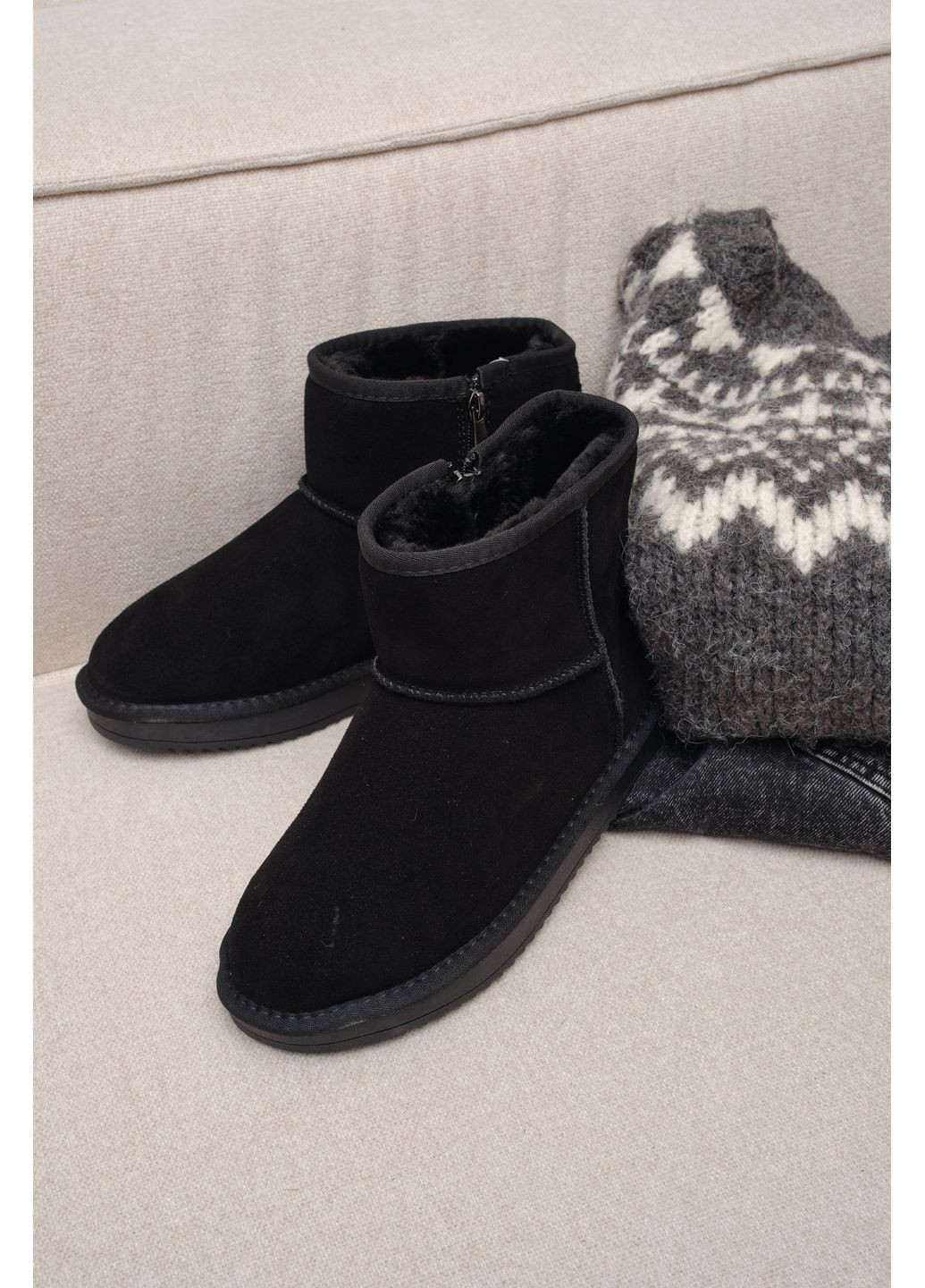 Женские короткие зимние угги из натуральной чёрной замши с боковой застёжкой на удобной подошве ITTS (363967402)