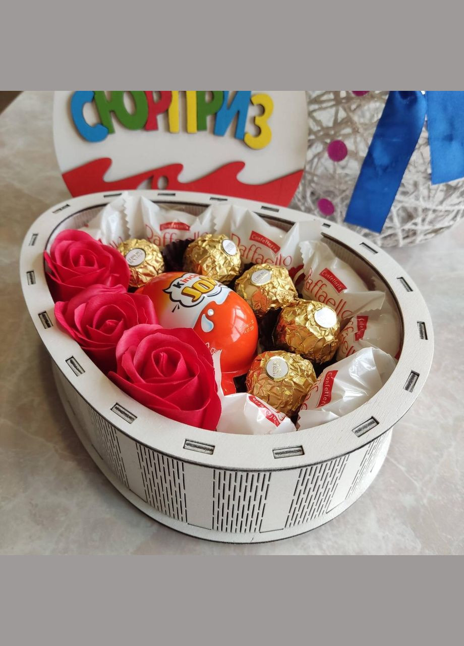 Подарунковий бокс із солодощів і троянд для дівчини на день народження 8 березня день закоханих (ar27) No Brand (315888790)
