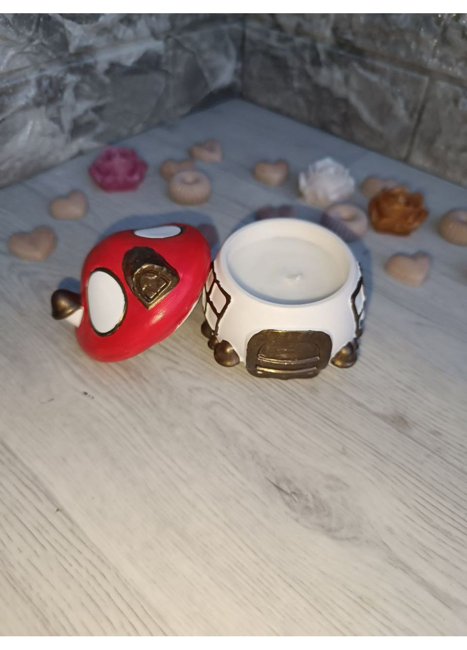 Свеча из соевого воска Грибочек-домик ручной работы с ароматом Лесная ягода No Brand (355692785)