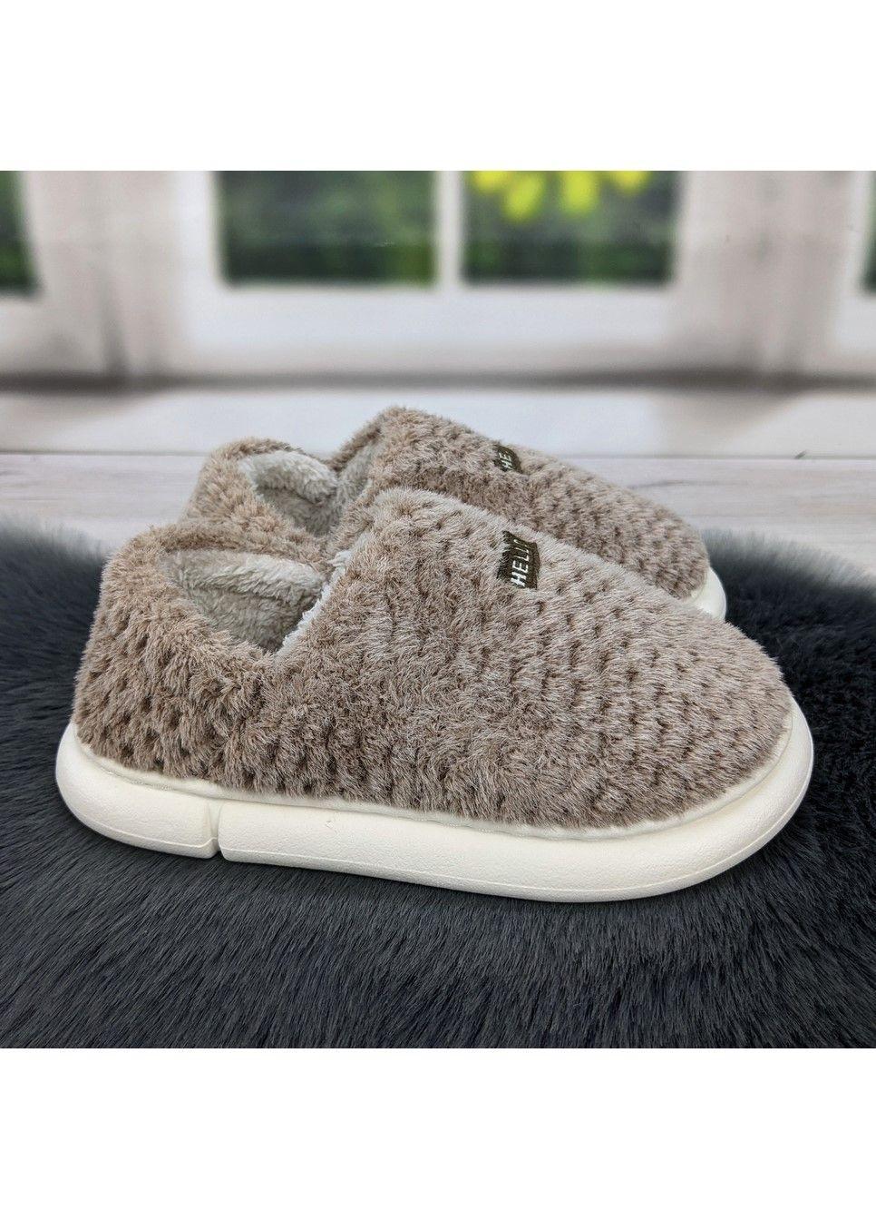 Коричневые тапочки чуни женские теплые закрытые Lion