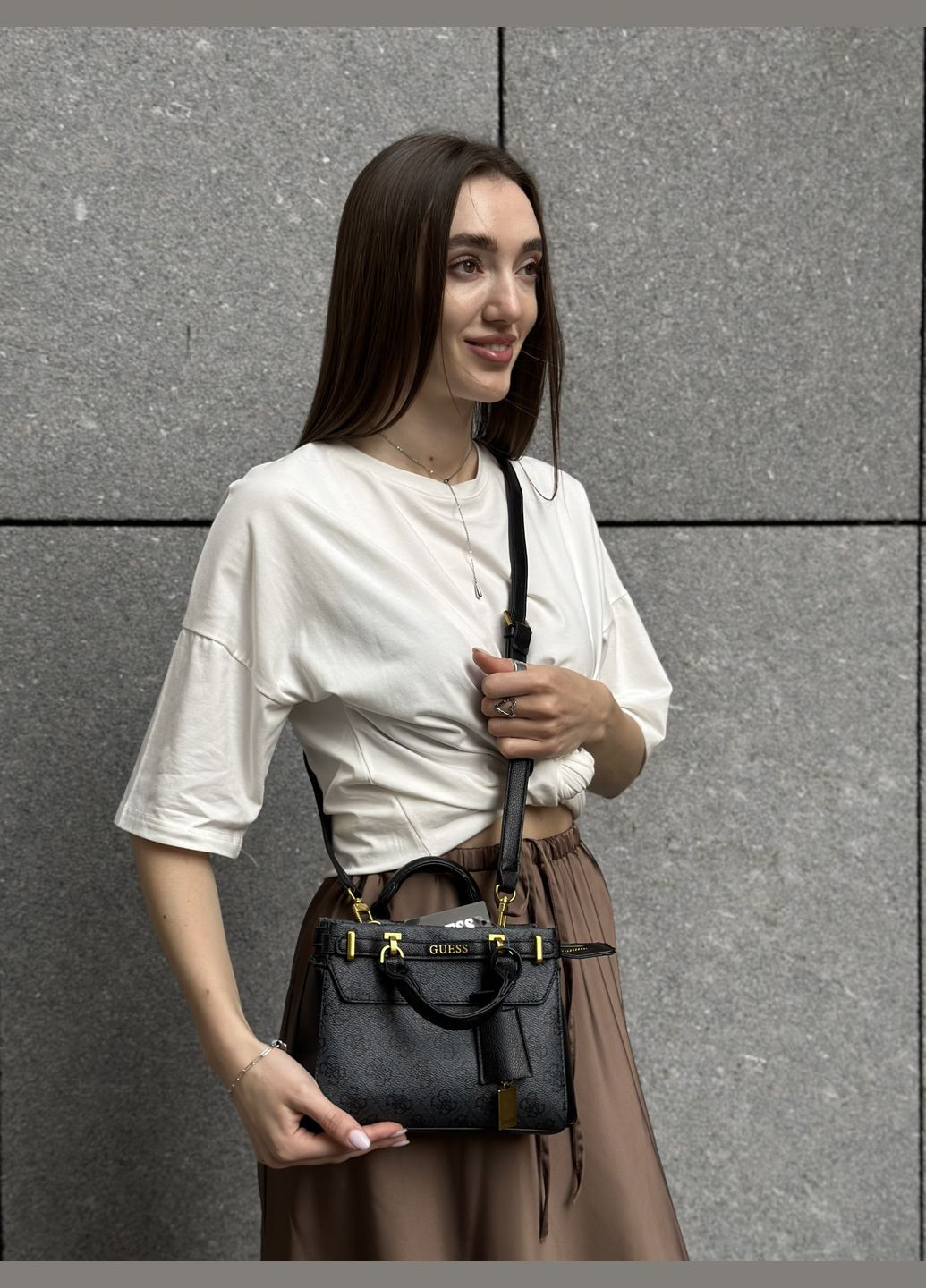 Жіноча сумка Guess з двома ручками сіра No Brand (295903388)