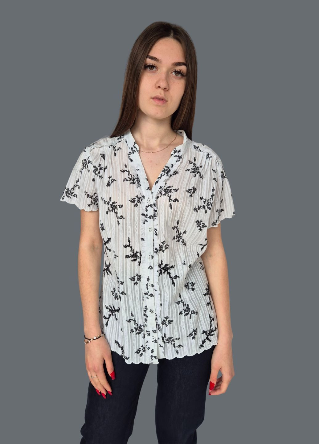 Біла блузка жіноча на ґудзиках із чорними листочками designers at debenhams No Brand