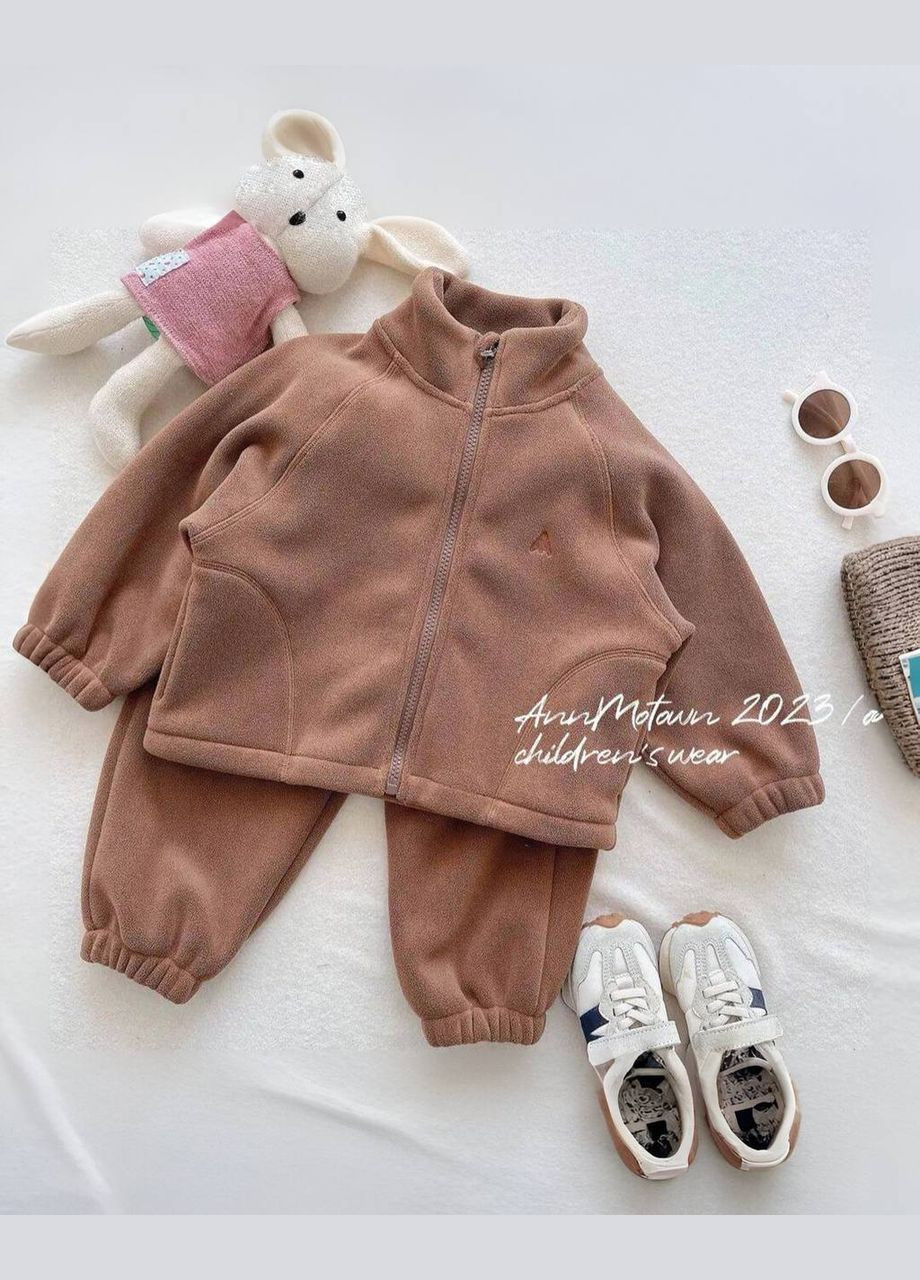 Коричневый демисезонный костюм брючный Garna