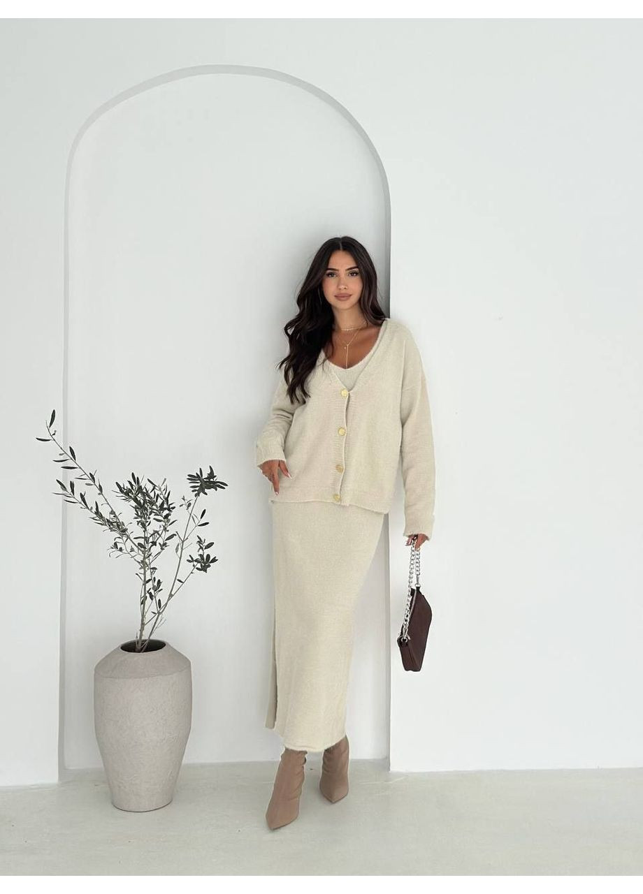 Комплект выполнен из трикотажа Luna (372201500)