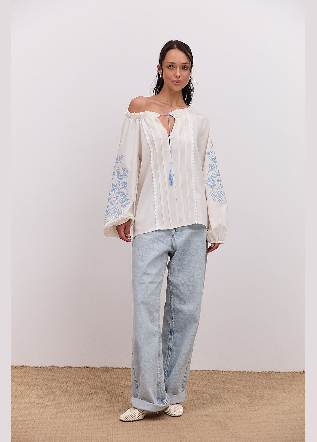 Блакитна жіноча вишиванка з вишивкою хрестиком Arjen (344030127)