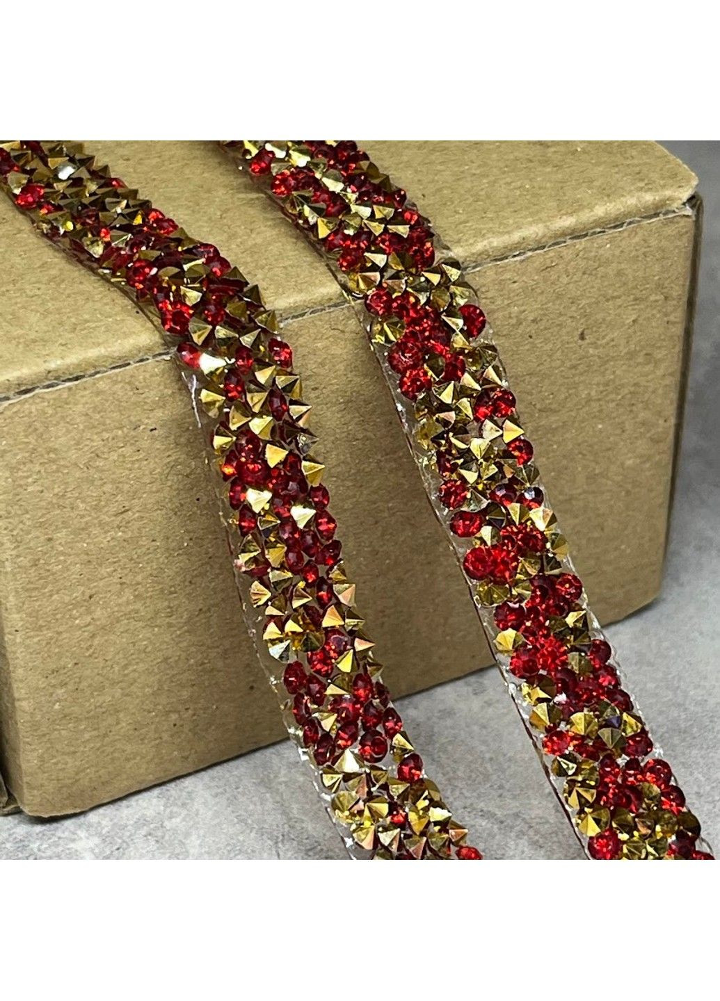 Стразовая силиконовая полоска, размер 1 см*40 см, золото с красным, арт 018664, 1 шт No Brand (346270430)