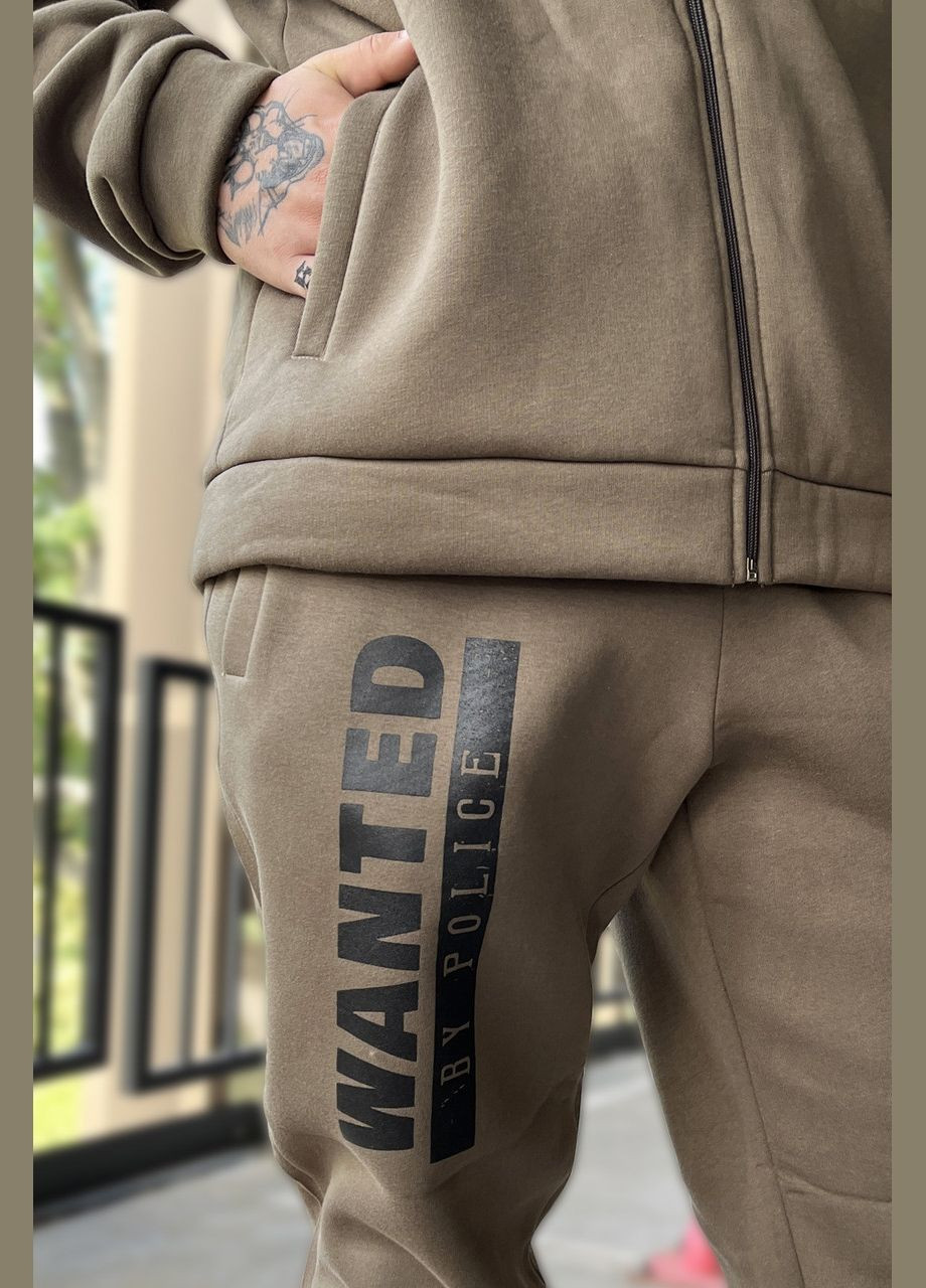 Костюм спортивный мужской ГЛЕБ тринитка с начесом хаки с принтом WANTED BAD BOY шелкография роз.46 4PROFI (304425806)