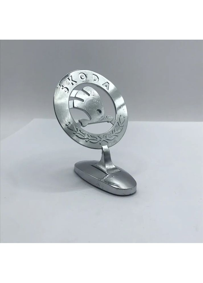 Емблема приціл на капот Хром на скотчі (сплав) Skoda (369611047)