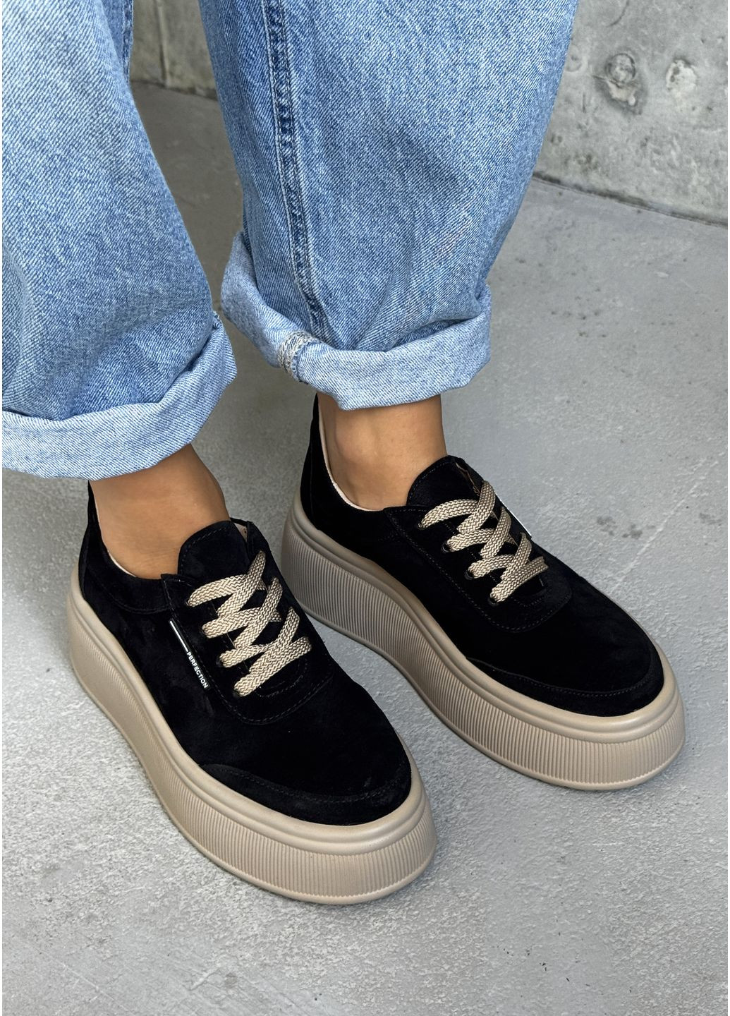 Модні замшеві кросівки на платформі INNOE Кросівки чорні демісезони (359368928)