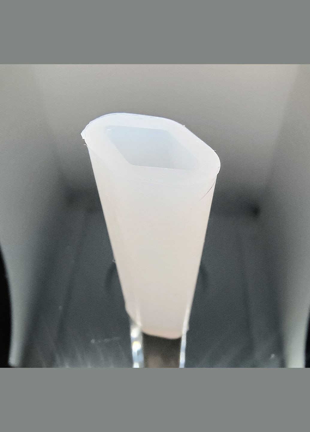 Силіконова форма Молд кулон плаский ромб під заливку смолою Білий 50 мм x 18 мм х 11 мм KR Finding (316248278)