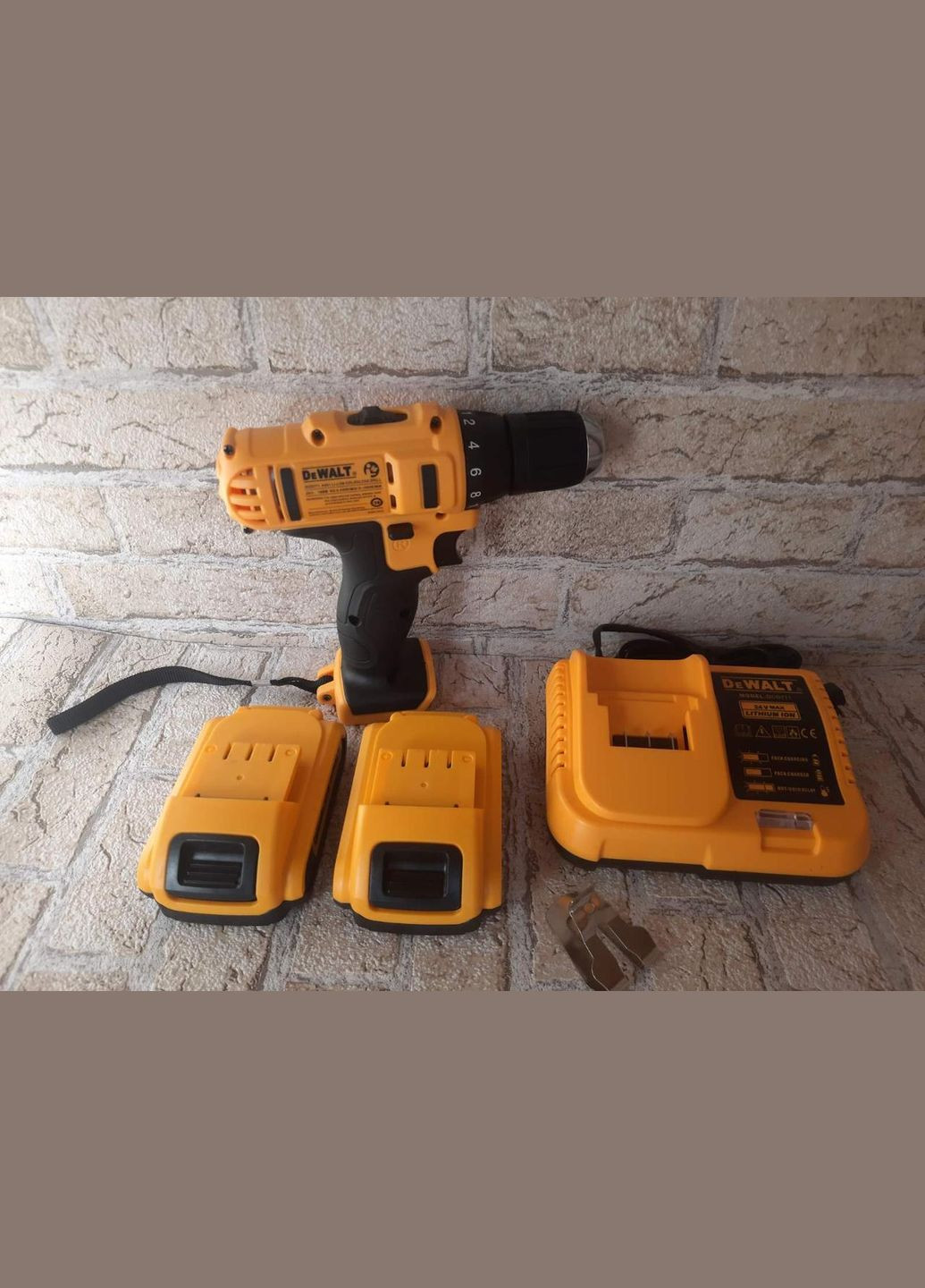 Шуруповерт аккумуляторный 24V DCD771 с 2ма аккумуляторами DeWALT (301941370)