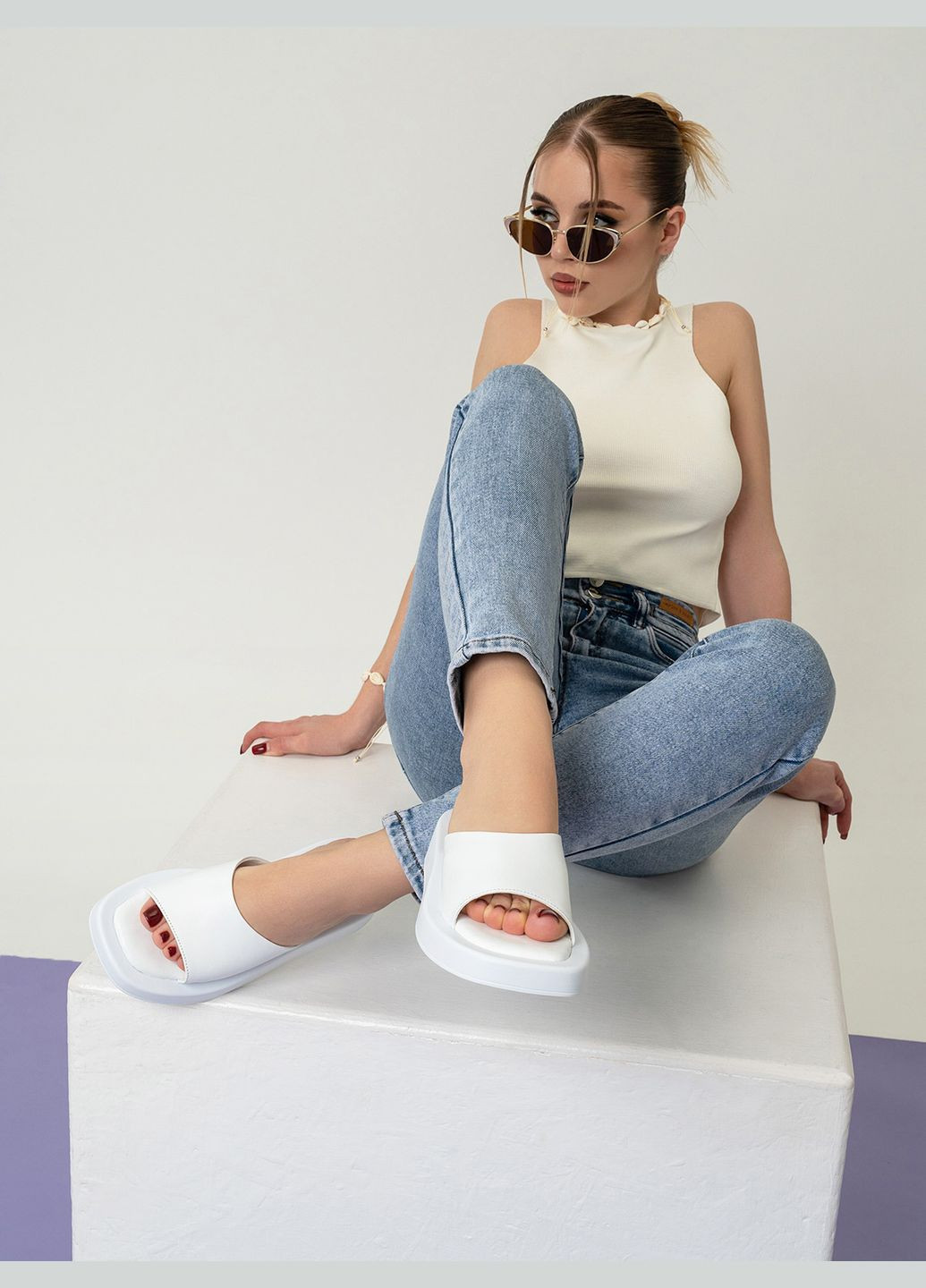 Белые шлепанцы ISSA PLUS