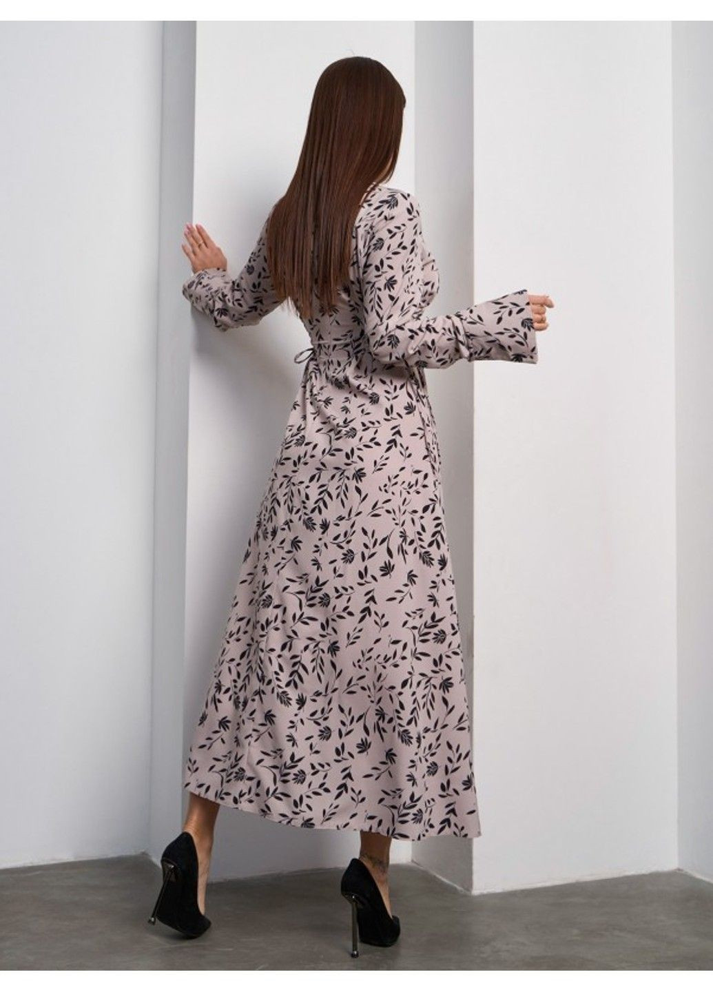 Бежевое повседневный платье issa pus a-588 бежевый ISSA PLUS