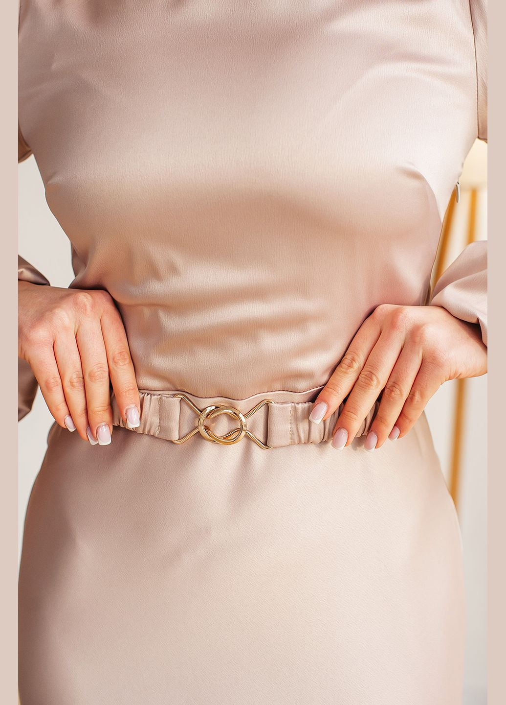 Бежевое праздничный женское сатиновое платье «estelle» с поясом на застежке Lana Bryk однотонное