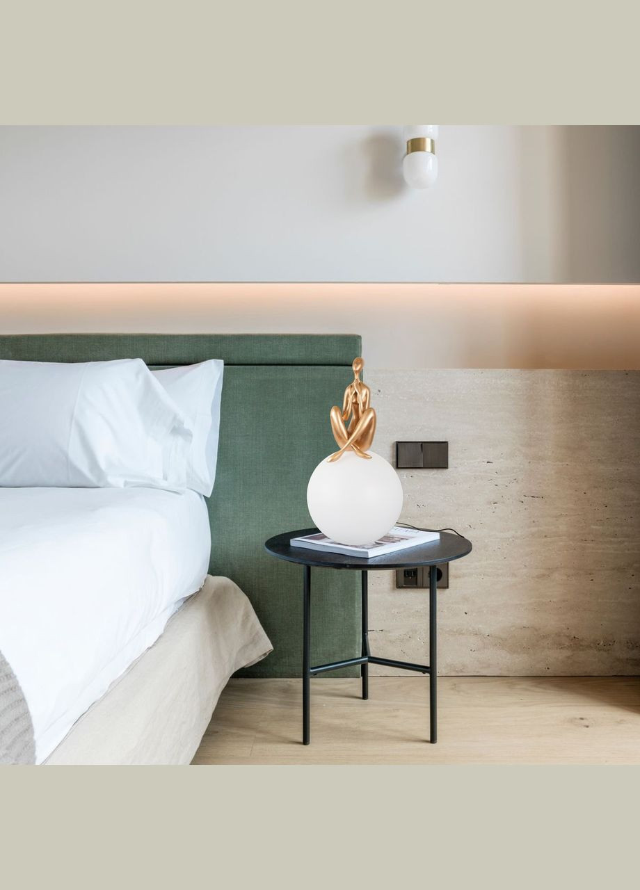 Настільна лампа/нічник з дівчиною на 30см кулі "Lady" (999-006 GD) No Brand (370069582)