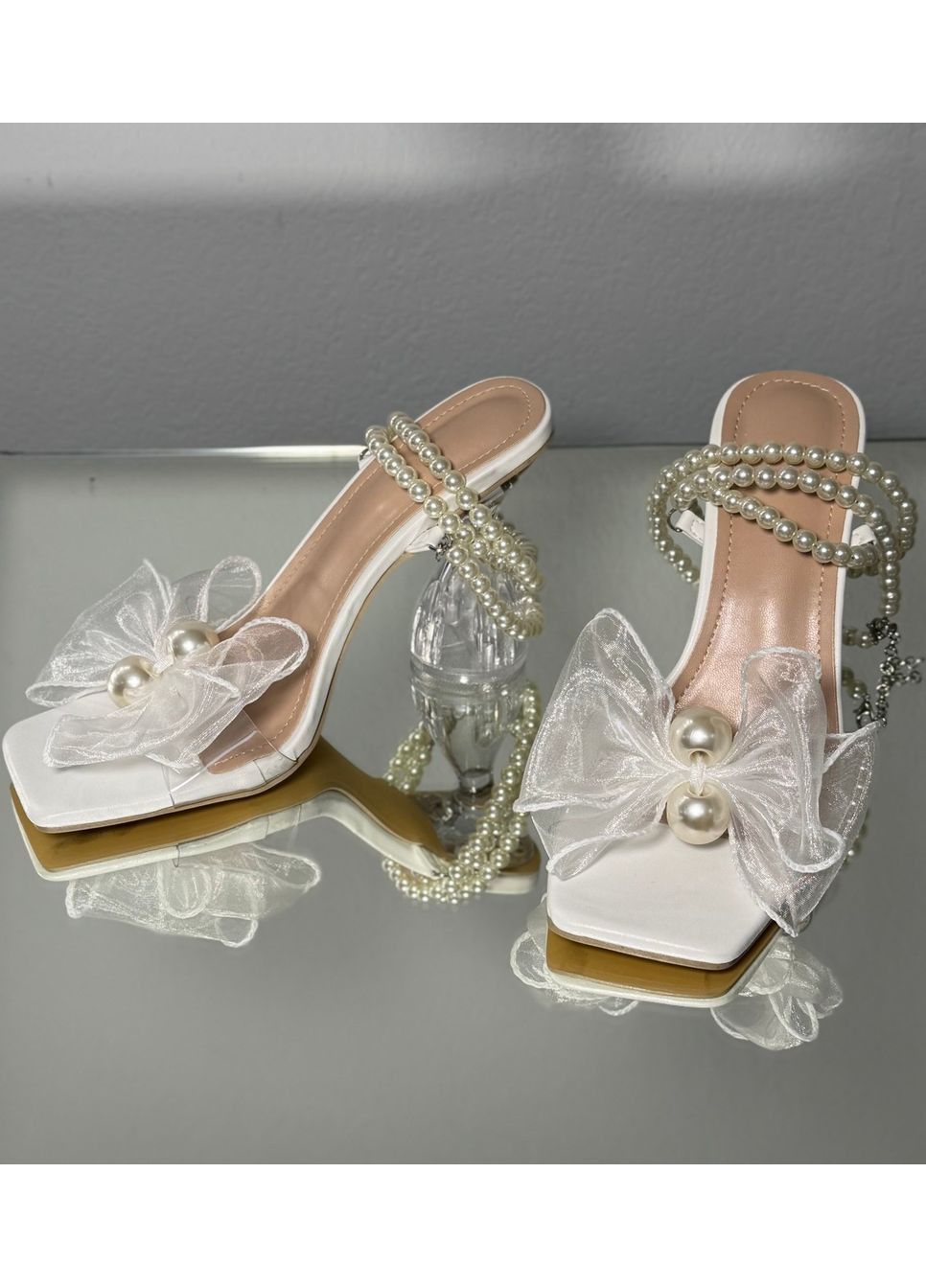 Жіночі босоніжки весільні атласні з перлами та бантами 9,7 см No Brand (351394556)