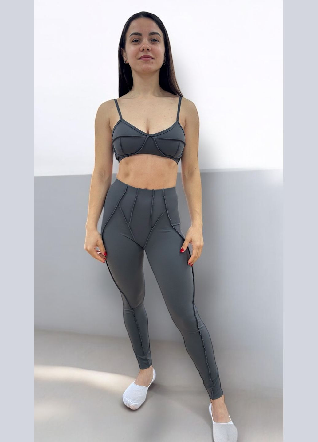 Серые топ и леггинсы со швами наружу No Brand