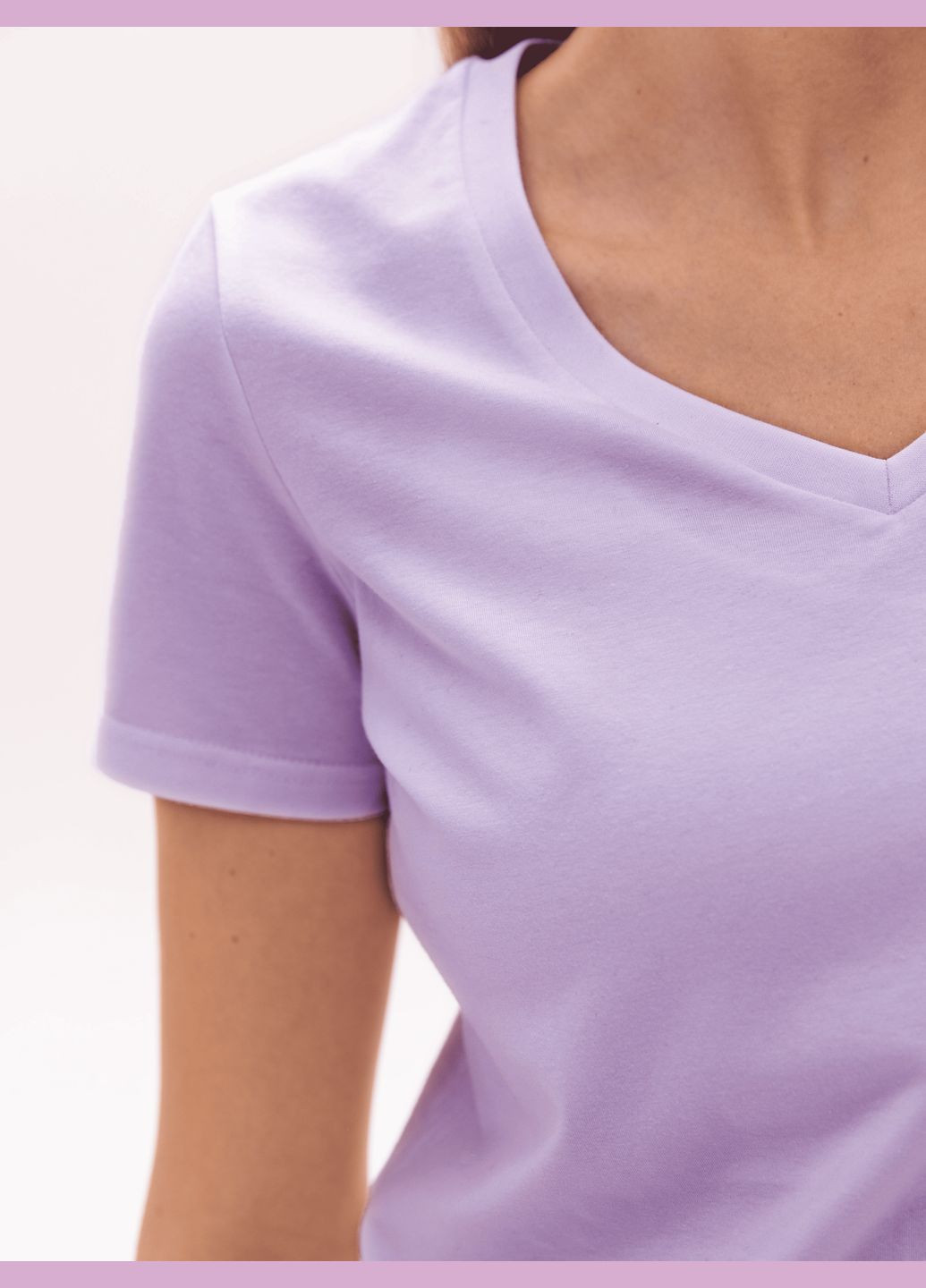 Футболка жіноча з v-образним вирізом блакитна ТМ РОЗА Роза - (322569893)