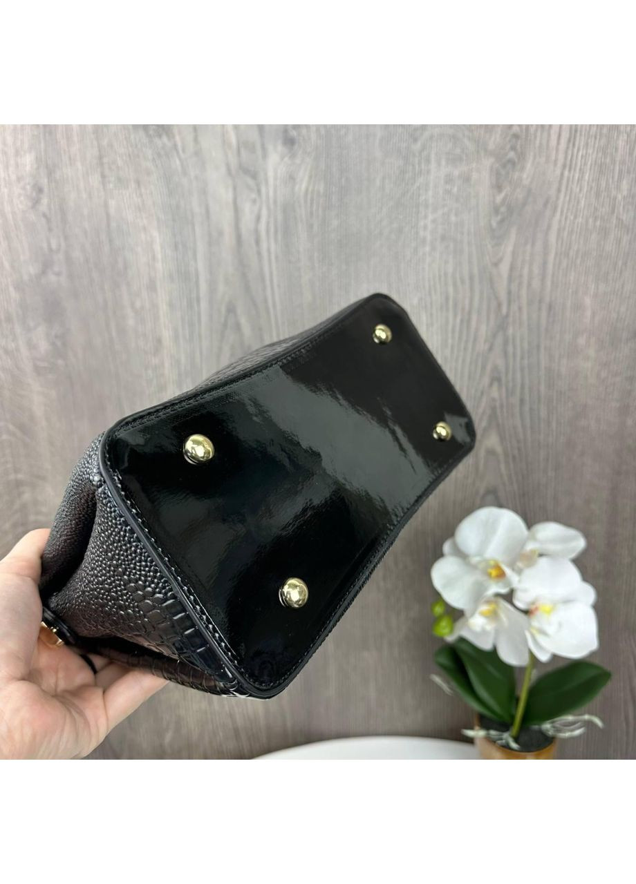 Женская лаковая сумочка Кенгуру рептилия из экокожи цилиндрическая серого цвета ProDobro (363135813)