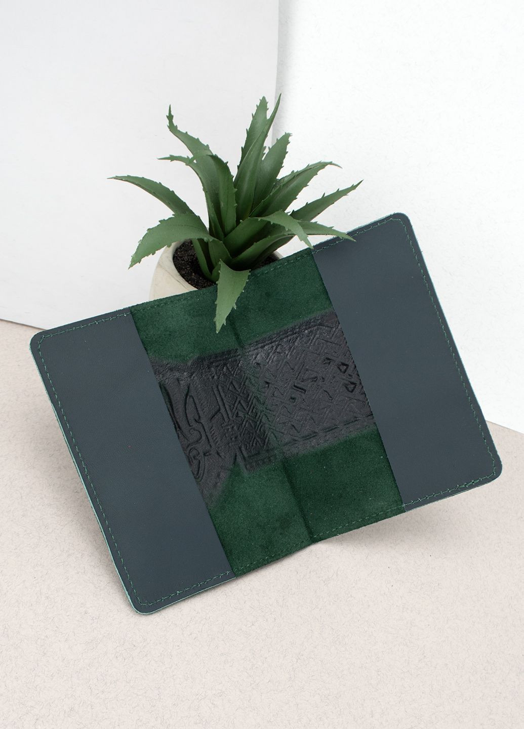Подарунковий чоловічий набір №85: портмоне + обкладинка на паспорт (зелений) HandyCover (289602336)