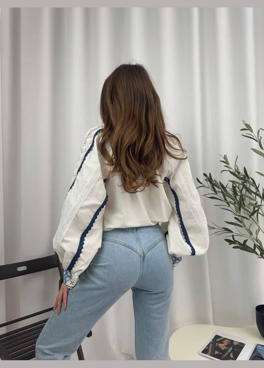 Біла вишиванка з синім орнаментом і мережевом ESQ вільна бавовна (319322784)