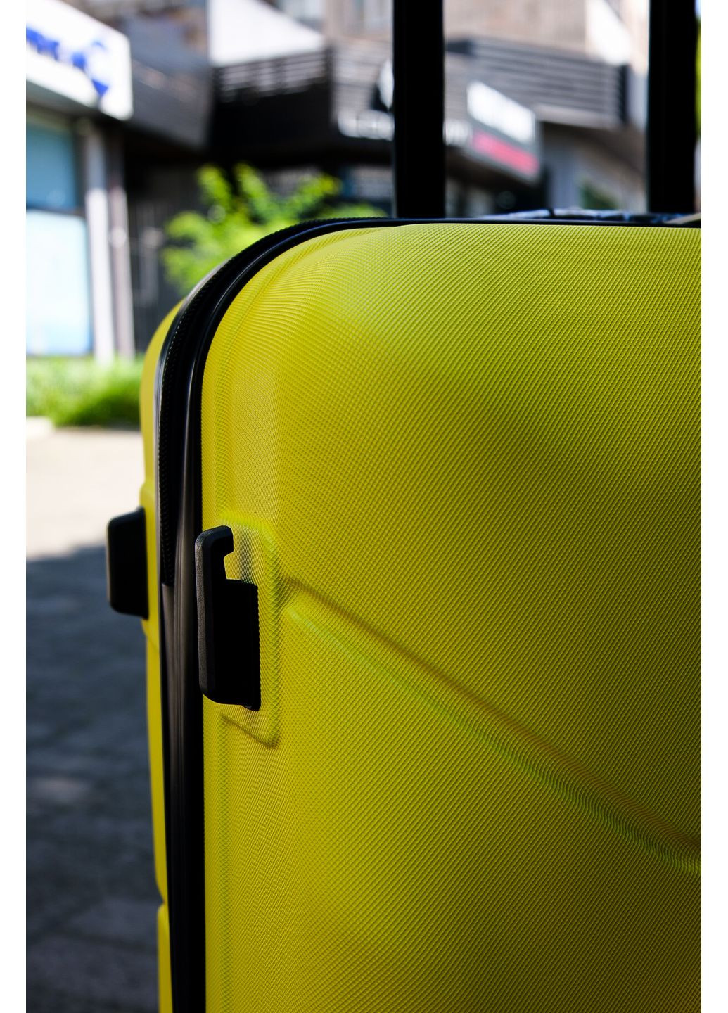 Чемодан пластиковый большой L, цвет голубой Wings 147 (350610657)