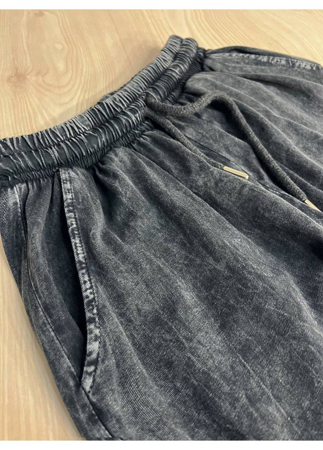 Костюм жіночий 4351 штани з футболкою з вишивкою графіт Coast Moda (329039755)