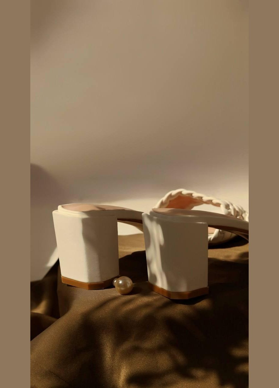 Белые шлепанцы женские летние белые на каблуке Meideli плетение, без декора