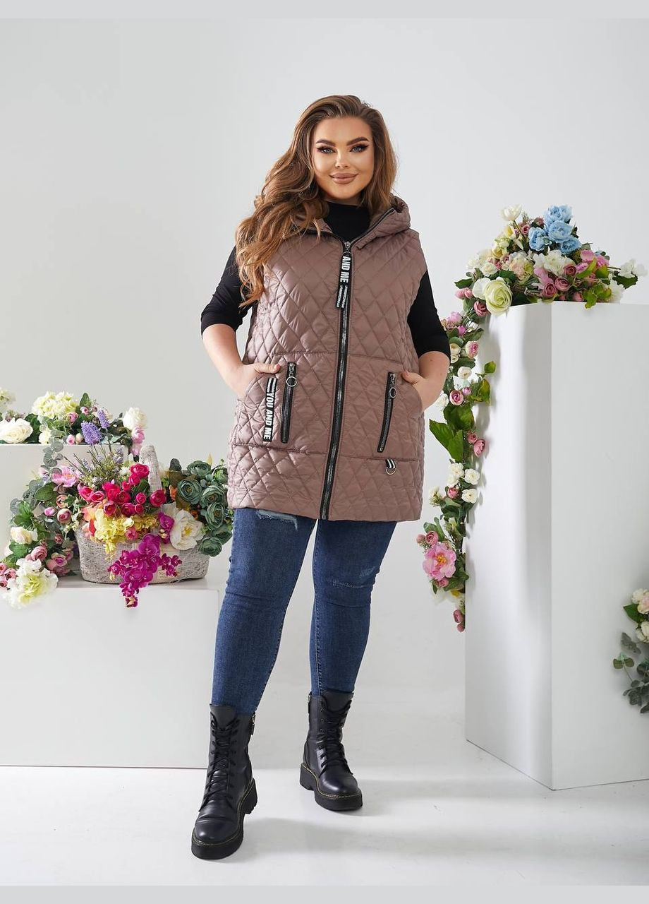 Жіночий стьобаний жилет з накладними кишенями кольору моко New Trend (304647342)