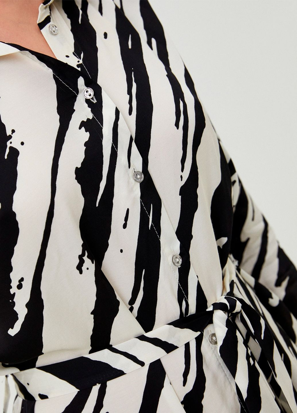 Черно-белое праздничный, кэжуал, коктейльное платье-рубашка с принтом зебры рубашка Rinascimento с животным (анималистичным) принтом