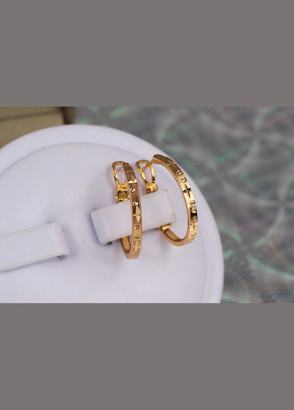 Серьги кольца Huping Jewelry плоские с рисунком 2 см золотистые. Xuping Jewelry (316434222)