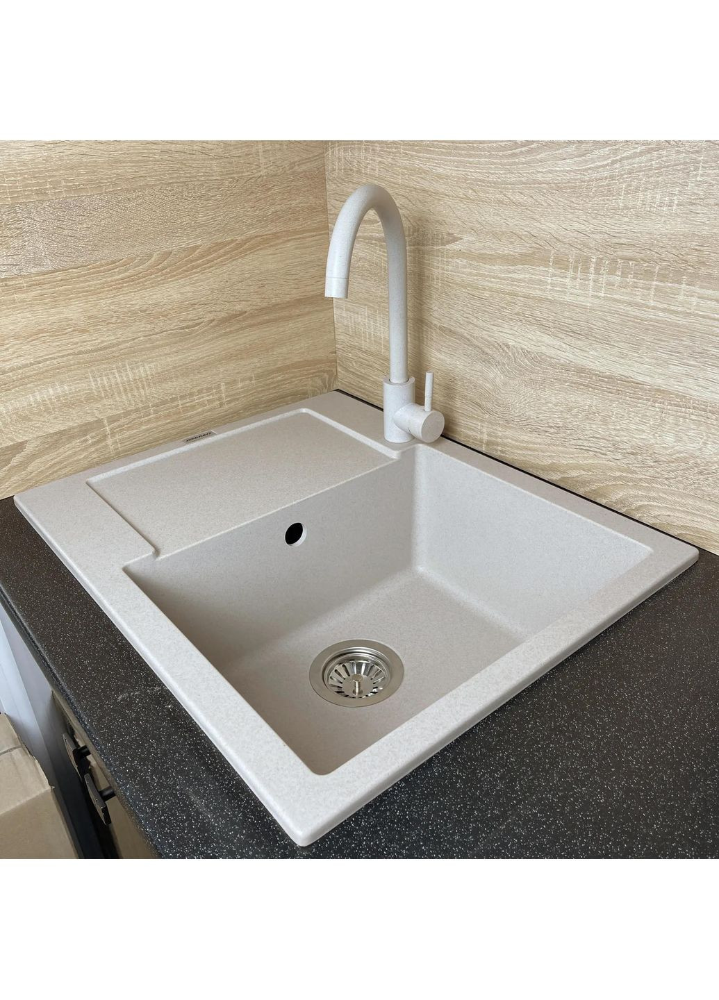 Набор кухонный Minimal, искусственный камень, прямоугольный, с крылом, 615х495х200мм, чаша - 1, врезная, Avena + смеситель и дозатор Adamant (370619211)