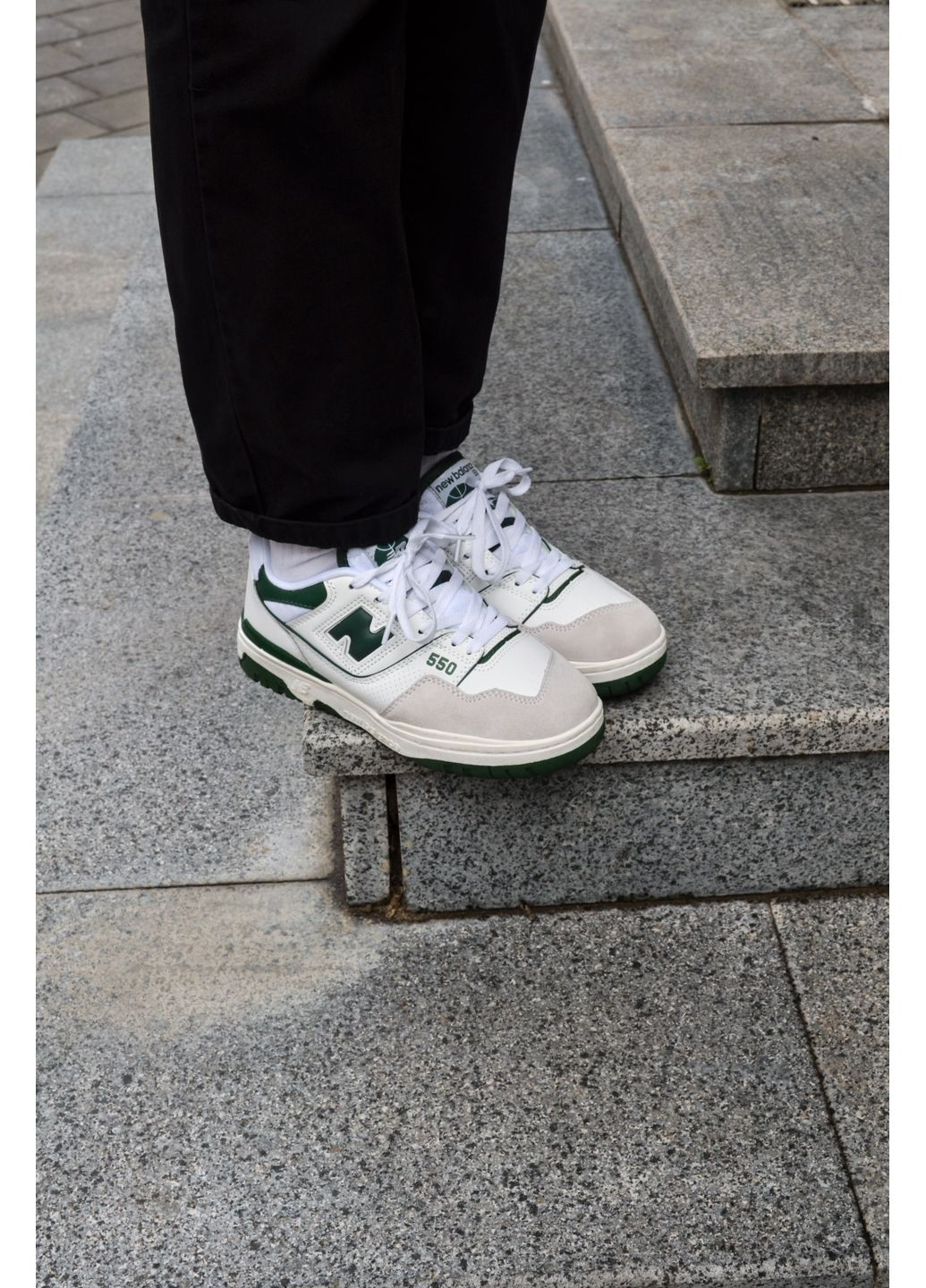 Серые демисезонные кроссовки мужские new balance 550 white green нью беланс 550 No Brand