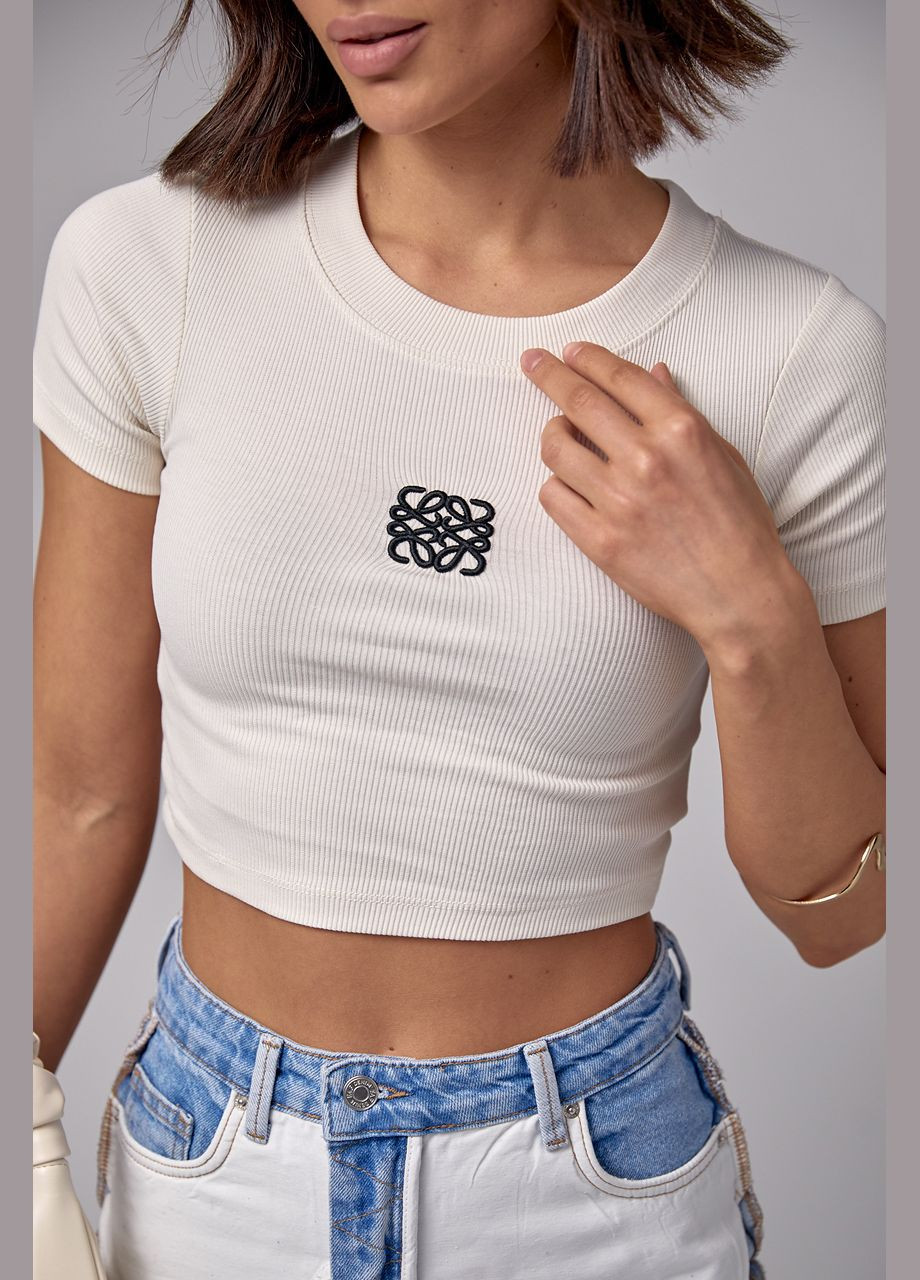 Бежевая летняя короткая футболка в рубчик с вышивкой - бежевый Lurex